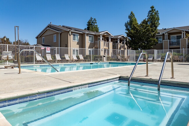 Second Street Senior in Dixon, CA - Foto de edificio - Building Photo