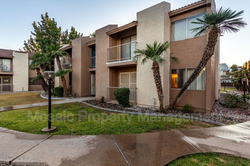 1111 E University Dr in Tempe, AZ - Building Photo