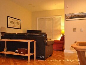 2328 N Greenview Ave, Unit 1 in Chicago, IL - Building Photo - Building Photo
