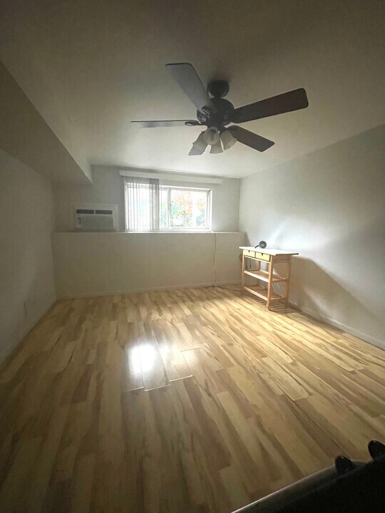 38 Pebble Ln in Staten Island, NY - Building Photo
