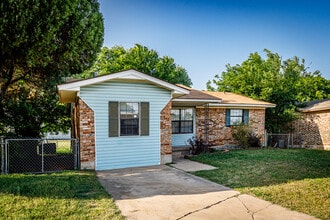 6437 NW Compass Dr in Lawton, OK - Building Photo - Building Photo