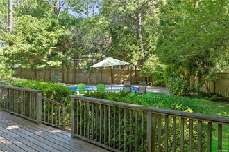 52 Sherwood Rd in Hampton Bays, NY - Building Photo - Building Photo