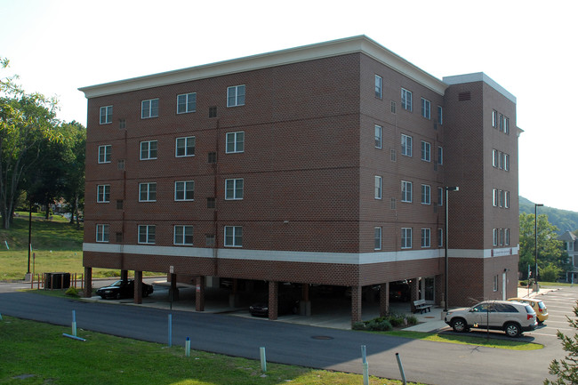 St Catherine Senior Apartments of Mount Penn in Reading, PA - Foto de edificio - Building Photo