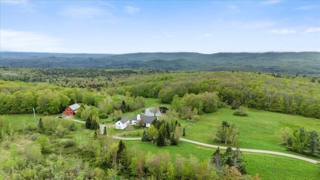 89 Jaquith Rd in Londonderry, VT - Building Photo - Building Photo