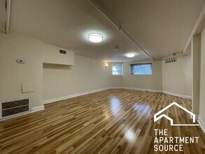 2501 N Kimball Ave, Unit G in Chicago, IL - Foto de edificio - Building Photo