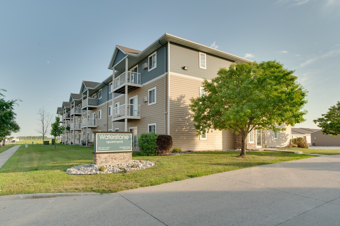 Waterstone Apartments in Moorhead, MN - Building Photo