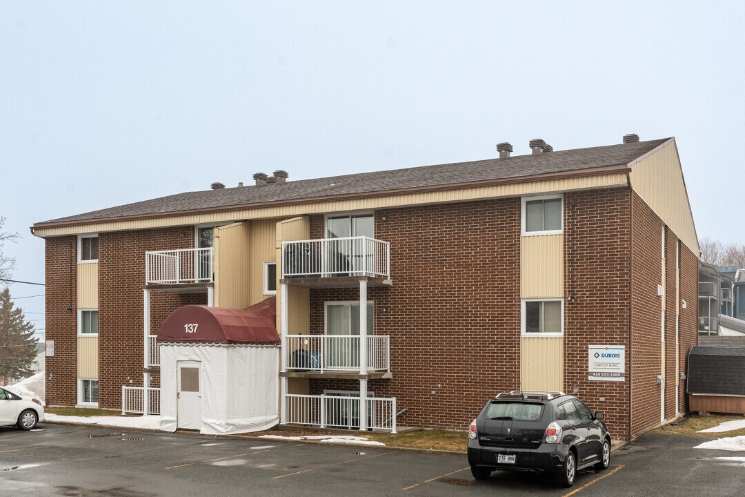 137 Caron St in Lévis, QC - Building Photo