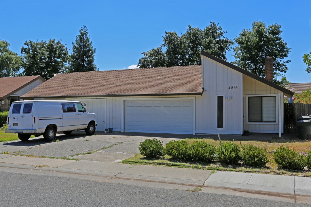 3544 Hanks St in Sacramento, CA - Foto de edificio