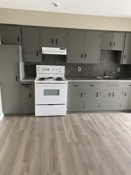 615 Chalmers Ct in Bathurst, NB - Building Photo