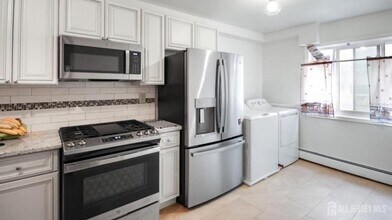 7 Lake Ave in East Brunswick, NJ - Building Photo - Building Photo