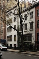 30-32 W 9th St in New York, NY - Building Photo