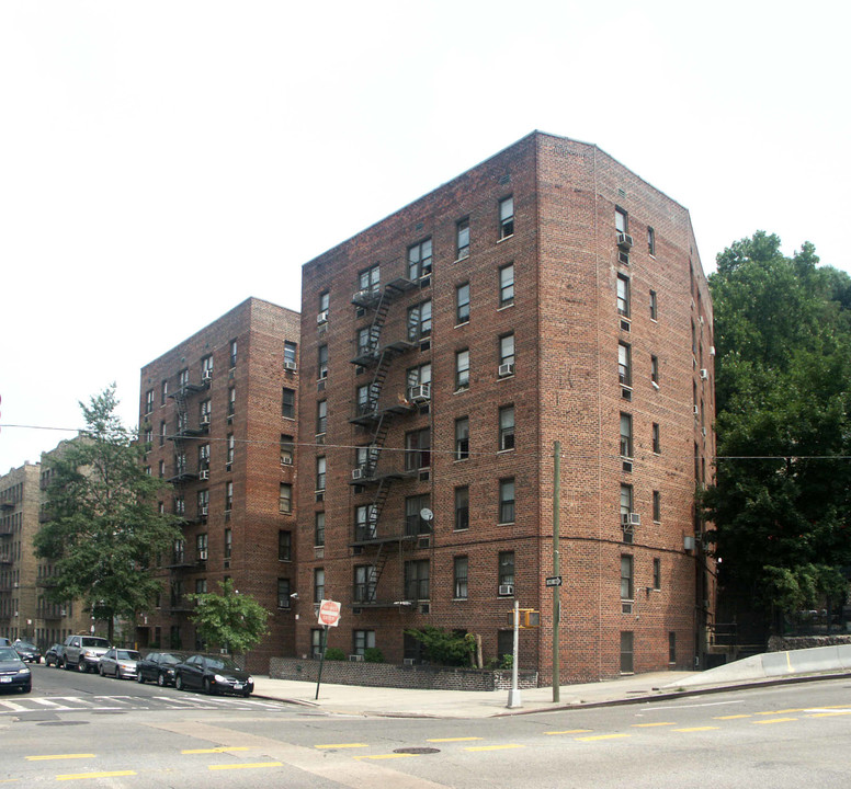 2800 Heath Ave in Bronx, NY - Building Photo