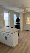 44 E Bowery St, Unit 2 in Newport, RI - Building Photo - Building Photo