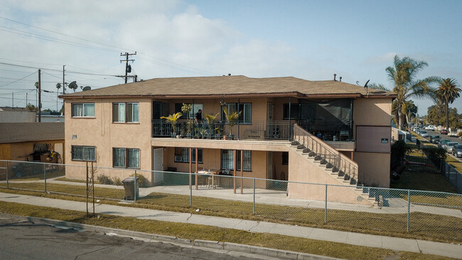 400 W Magnolia St in Compton, CA - Building Photo - Building Photo