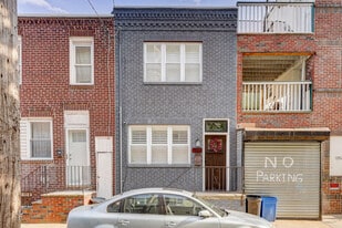 905 Watkins St in Philadelphia, PA - Building Photo