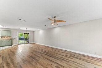 1807 Iris Ln in Cedar Park, TX - Foto de edificio - Building Photo