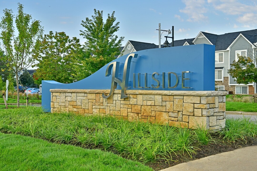 Hillside Apartments in Wixom, MI - Foto de edificio