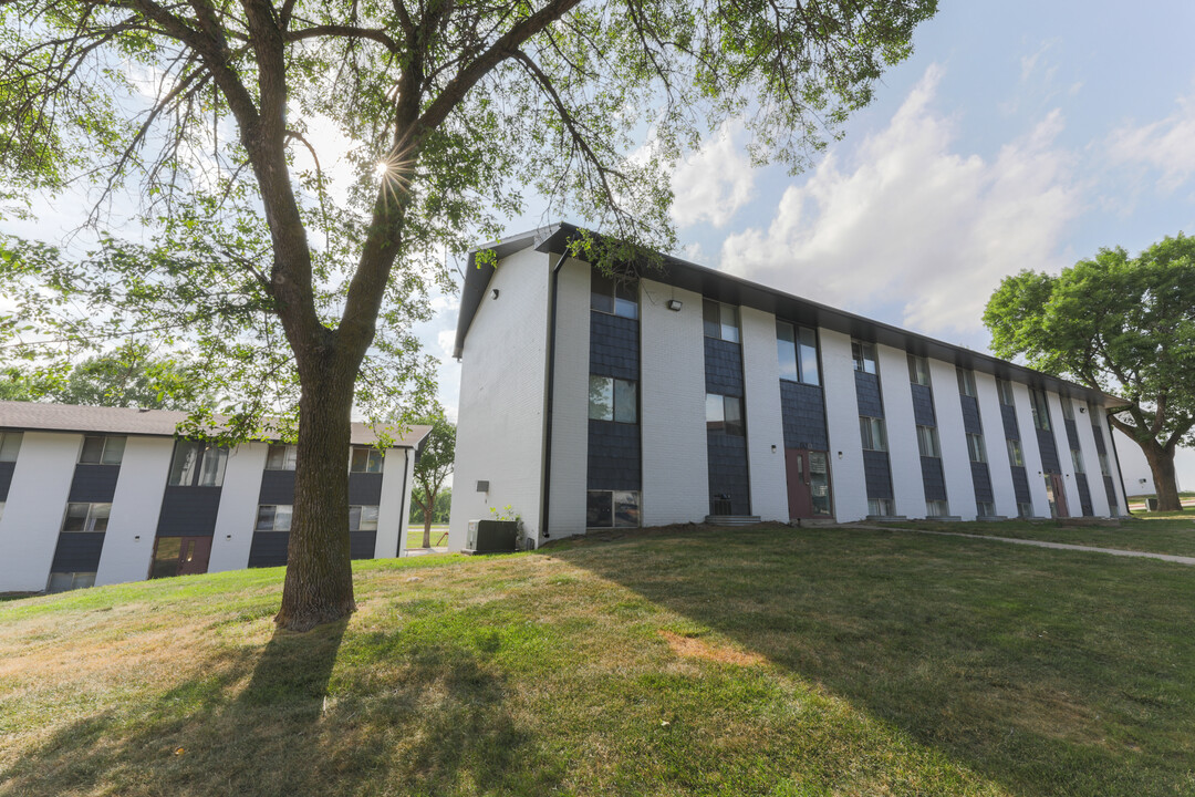 East Edge Apartments in Sioux City, IA - Building Photo