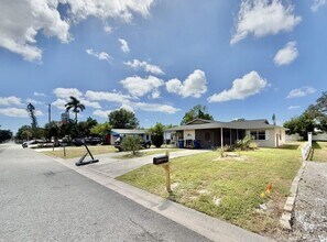 4808 21st St W in Bradenton, FL - Building Photo - Building Photo