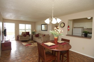 Cambridge Village in Houston, TX - Building Photo - Interior Photo