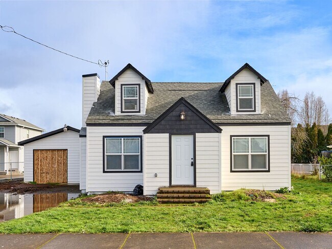 415 S 11th St in Independence, OR - Building Photo - Building Photo