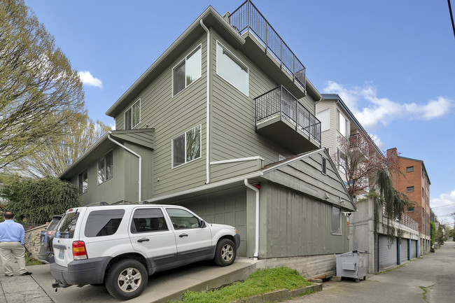 Franklin 4 Unit in Seattle, WA - Building Photo - Building Photo