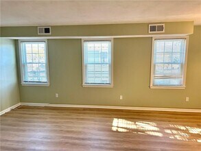 101 Marlborough St in East Greenwich, RI - Building Photo - Building Photo