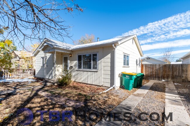 2216 Macon St in Aurora, CO - Building Photo - Building Photo