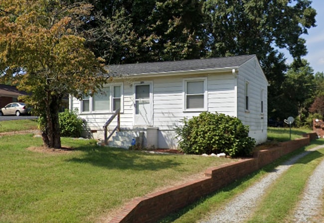 property at 712 Dogwood Rd