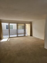 San Carlos Apartments LLC in San Carlos, CA - Foto de edificio - Building Photo