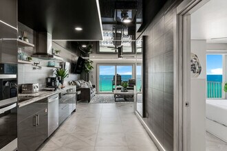 8743 Thomas Dr, Unit FL10-ID1355023P in Panama City Beach, FL - Foto de edificio - Building Photo