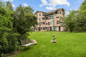 Libertyville Rd Apartments in New Paltz, NY - Foto de edificio - Building Photo