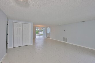 423 Flamingo Dr in Apollo Beach, FL - Building Photo - Building Photo