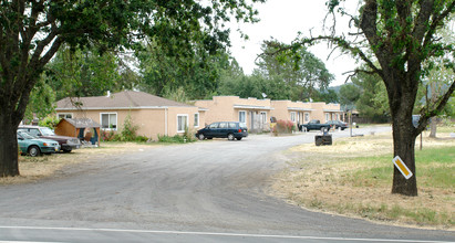 6372-6384 Old Redwood Hwy in Santa Rosa, CA - Foto de edificio - Building Photo