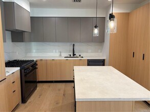 10352 Riverside Dr in Los Angeles, CA - Building Photo - Building Photo