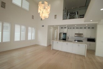 5241 Seabreeze Way in Oxnard, CA - Building Photo - Building Photo