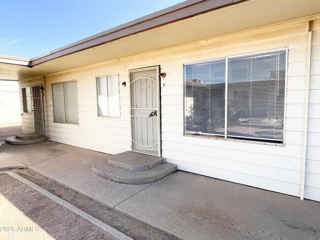1211 W Apache Trail in Apache Junction, AZ - Building Photo - Building Photo