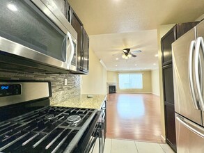 14542 Burbank Blvd in Los Angeles, CA - Building Photo - Building Photo