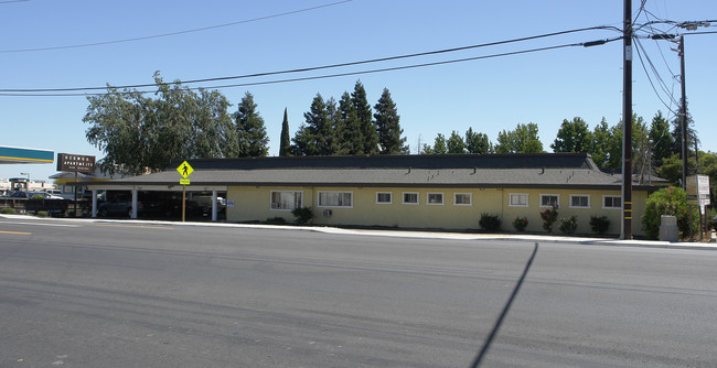 The Redwood Apartments in Brentwood, CA - Building Photo - Building Photo