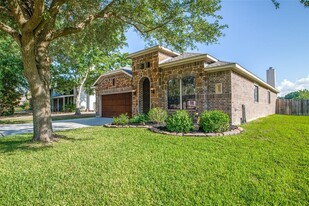 5202 Park View Dr in Willis, TX - Foto de edificio - Building Photo