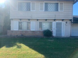 2832 Sweet Way in Sacramento, CA - Building Photo