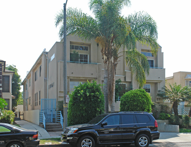 1026 N Croft Ave in Los Angeles, CA - Building Photo - Building Photo