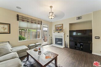 28703 Calle de la Paz Dr in Santa Clarita, CA - Building Photo - Building Photo