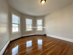 102 Buttonwood St, Unit 3 in Boston, MA - Building Photo - Building Photo