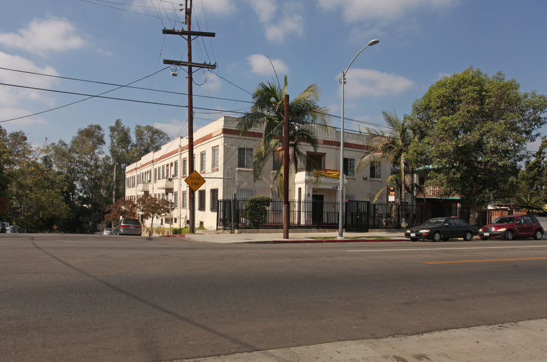 Bews Apartments in Los Angeles, CA - Foto de edificio