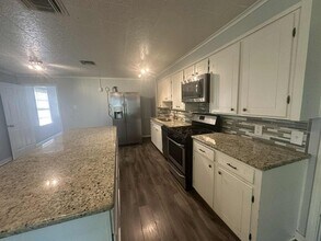145 E Ratcliff St in Shreveport, LA - Building Photo - Building Photo