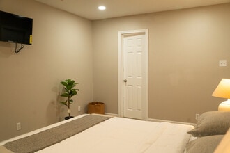 5218 Nina Lee Ln, Unit FurnishedwUtilities#A in Houston, TX - Building Photo - Building Photo
