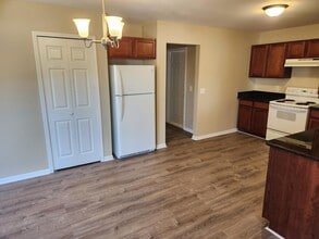 7980 Amber Dr in Romulus, MI - Building Photo - Building Photo