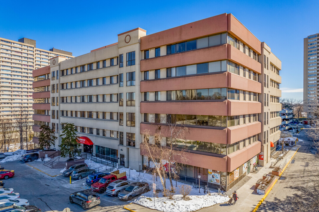 Residence in Toronto, ON - Building Photo