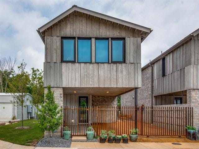 905 Blackland Ct in Dallas, TX - Building Photo